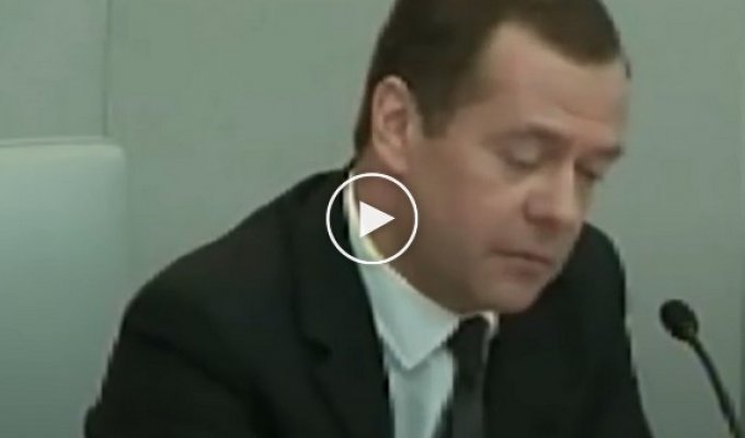 Медведева спросили про Навального в Госдуме