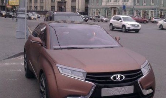 Концепт-кар Lada Xray засветился на московских улицах (5 фото)