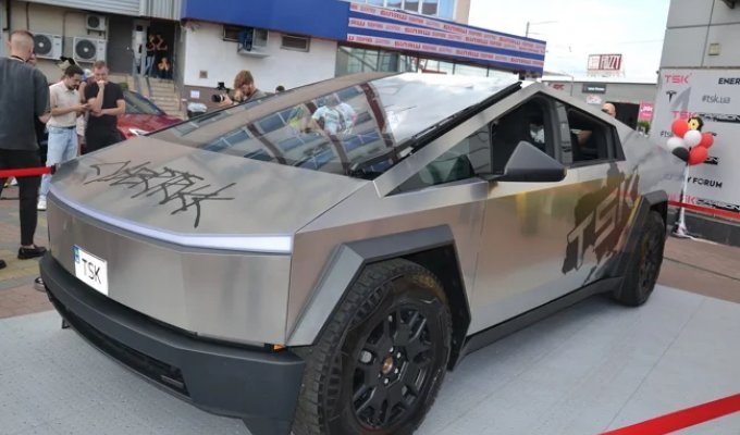 Tesla Cybertruck electric pickup was presented in Ukraine (4 photos)