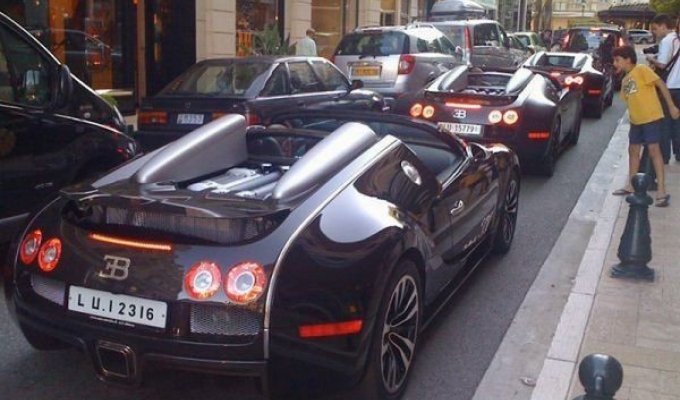 Много Bugatti на улице