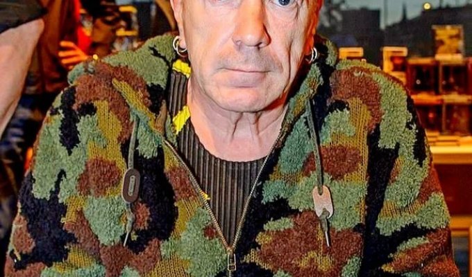 Когда-то его называли иконой панка (47 фото + 9 видео)