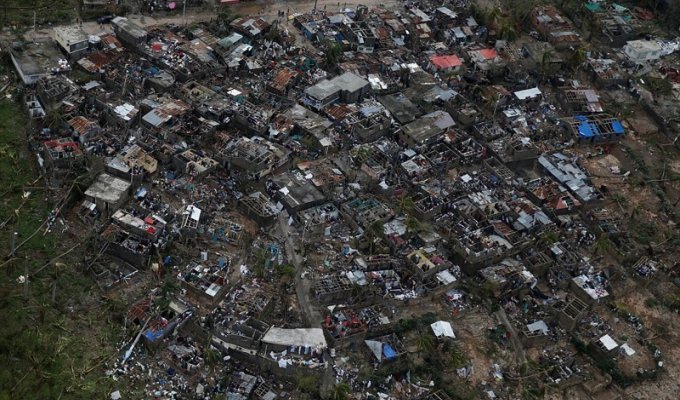 Ужас опустошения: разрушительные последствия урагана "Мэтью" на Карибах (11 фото + 1 видео)