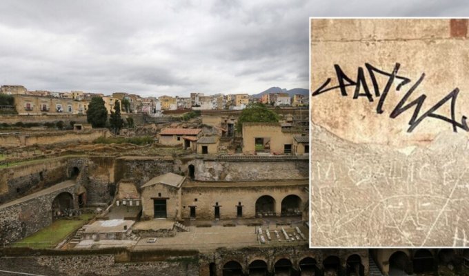Турист осквернил древнеримскую достопримечательность (3 фото)