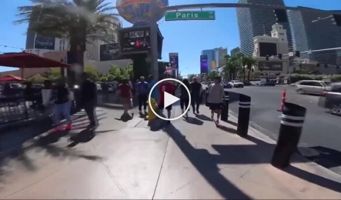 A man unexpectedly attacked a tourist on the street