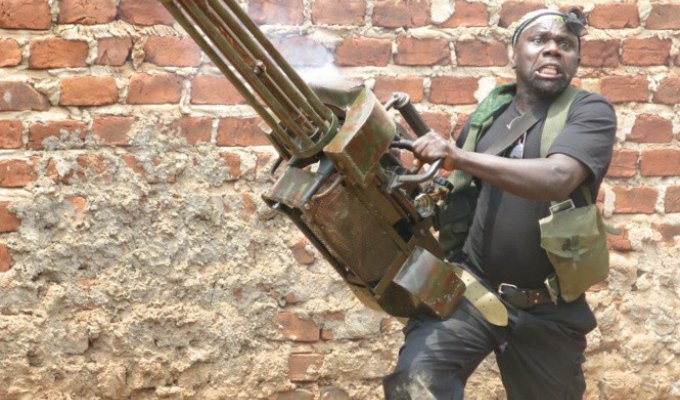 Вакаливуд – киностудия из Уганды, где снимают боевики с бюджетом 200 долларовов (6 фото)