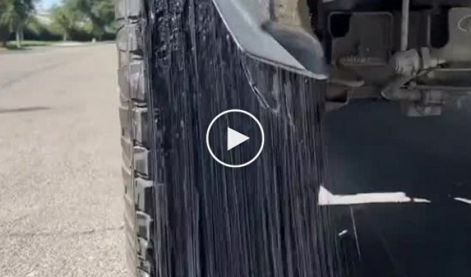 Arizona heatwave causes shoes and tires to melt
