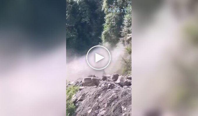 A rockfall almost covered a man