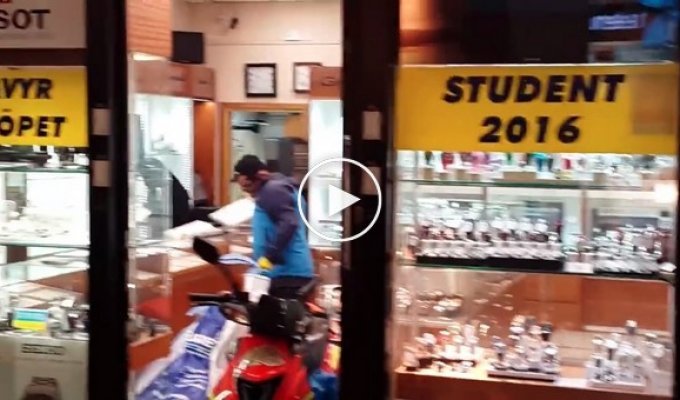 Два грабителя-недотепы грабят магазин часов в Швеции
