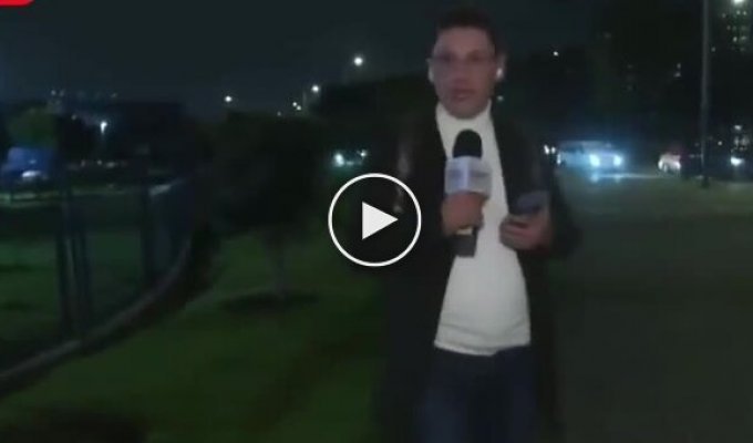 Журналиста в Колумбии дважды попытались ограбить прямо во время прямого эфира