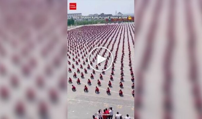 Сотни учеников кунг-фу тренируются одновременно в Китае