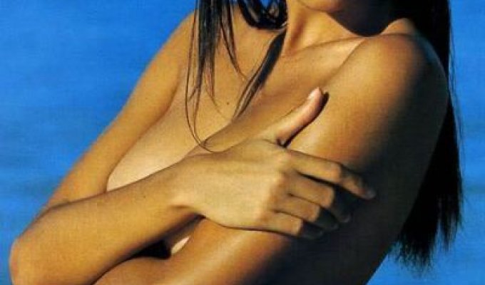 Девушки, прикрывающие грудь (94 фото)