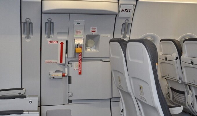 How a passenger opened an airplane's emergency hatch, mistaking it for a toilet (6 photos)