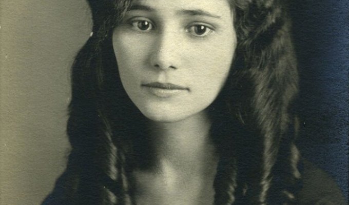 Мгновения прошлого: как выглядели юные леди 100 лет назад (20 фото)