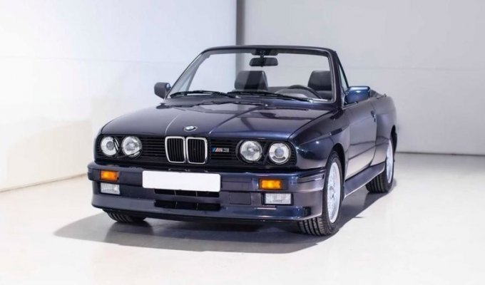 Luxury coupe-cabriolet BMW M3 E30 sold for $102,000 (10 photos)