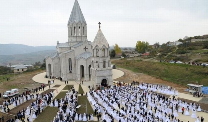  Свадьба 700 пар в Арцахе (Нагорно-Карабахская Республика) (12 фото)