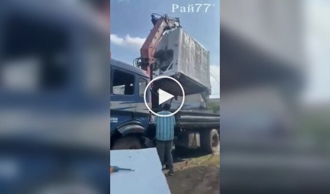 A man miraculously escaped death under a fallen generator