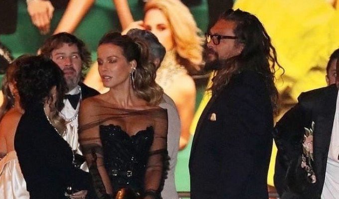 Кейт Бекинсейл совратила Джейсона Момоа на вечеринке после "Оскара" (16 фото)