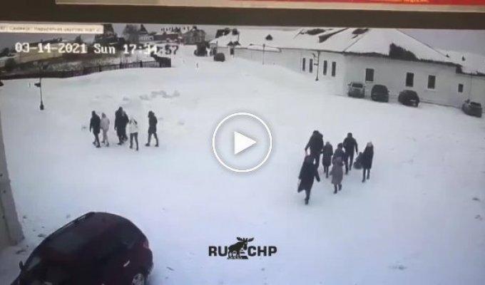 Снегоход сбил девочку во время масленичных гуляний в Свияжске