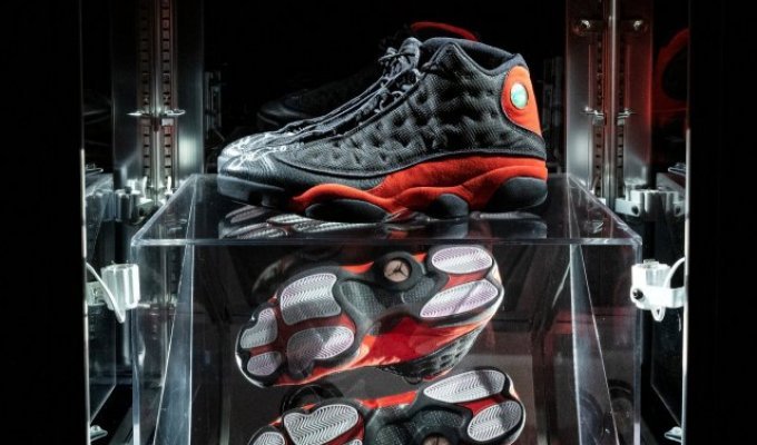 Кросівки Майкла Джордана продали за рекордну суму на аукціоні (2 фото)