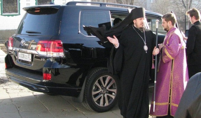Епископ Никарий из Орловской митрополии получил в подарок внедорожник Toyota Land Cruiser за 6 млн рублей (2 фото)