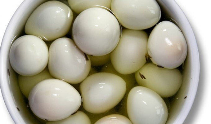 Маринованные яйца - суровая мужская закуска (1 фото)