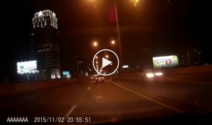 Большой метеор сгорел в небе над Бангкоком