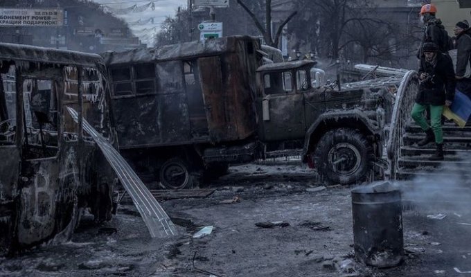 Последствия конфликта между евромайдановцами и правоохранительными органами в центре Киева (10 фото)