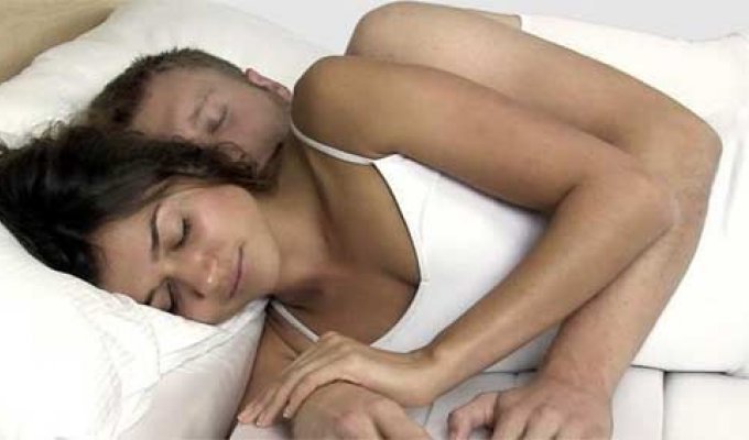 Как обнимать девушку во сне и чтобы плечо не затекало (2 фото)