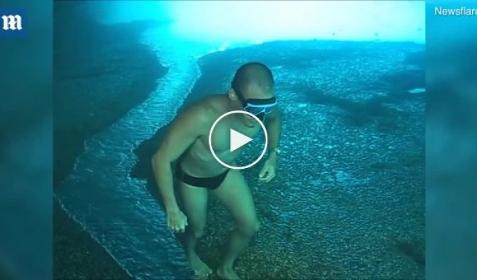 Странная прогулка под водой