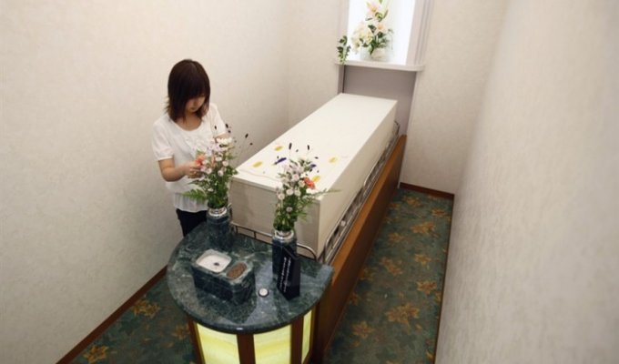 Гостиница для прощания с умершими в Японии (5 фото)
