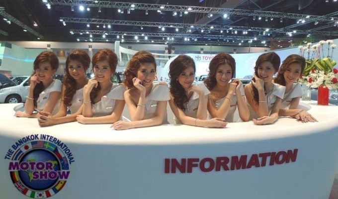 Девушки с автосалона в Бангкоке (117 фото + видео)