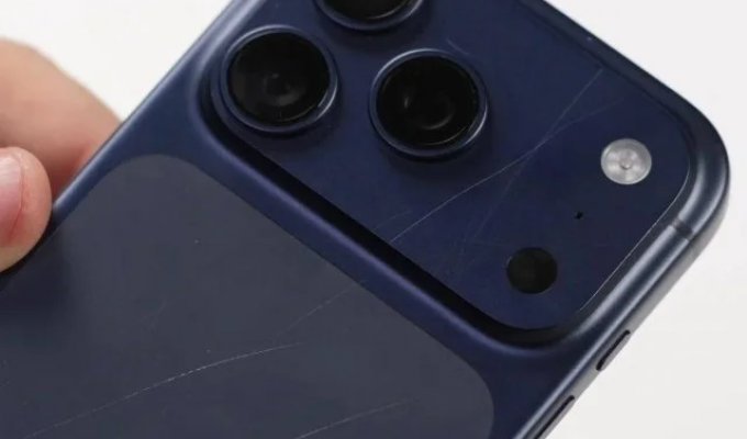 Новый iPhone 17 и 17 Pro за 100 тысяч гривен слишком хрупкий (5 фото)