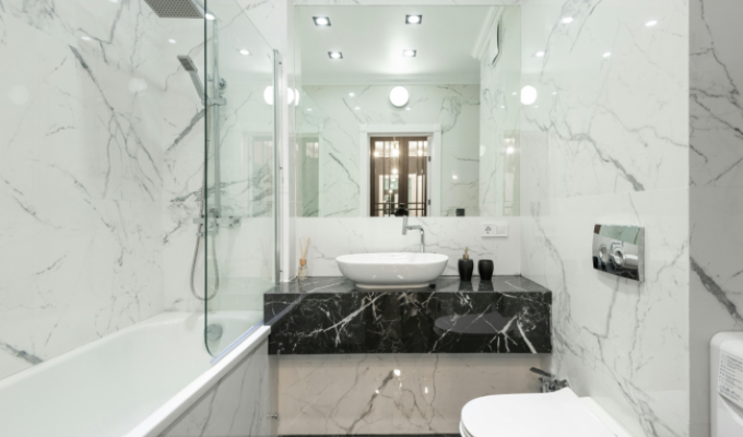 Стеклянная шторка для ванной: практично, красиво и современно