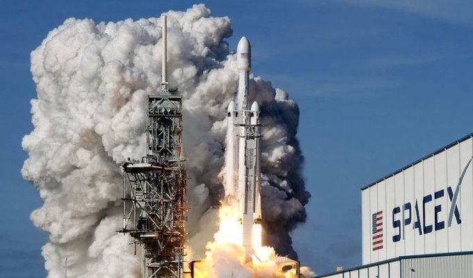 Рассказали слабые места Falcon Heavy (3 фото)