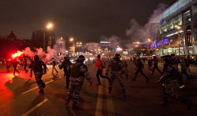 Беспорядки на Киевской (28 фото)