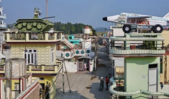 Why are there tanks, planes and elephants on the roofs of this village (8 photos)