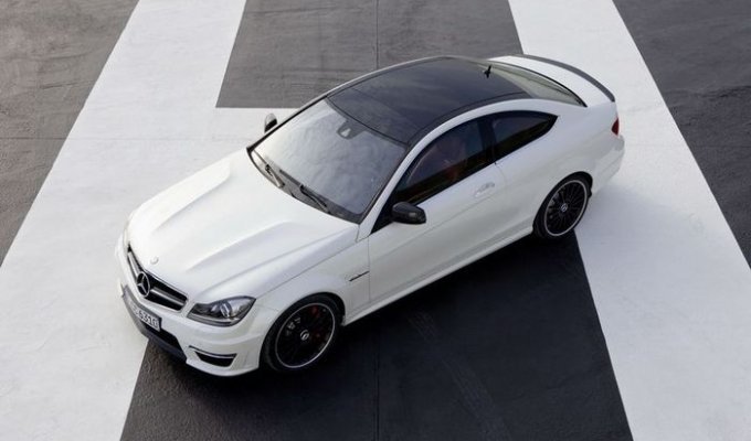 Mercedes-Benz представили новое купе C 63 AMG (41 фото)