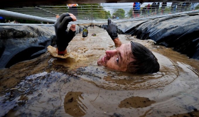 Изнурительный марафон «Забег на выживание» в Оксфордшире (27 фото)