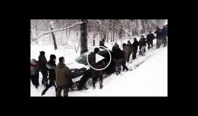 Взаимопомощь в тяжелых дорожных условиях русской зимы