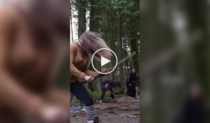 Ритуалы ярости: в США девушки платят за крики в лесу  лесу, люди