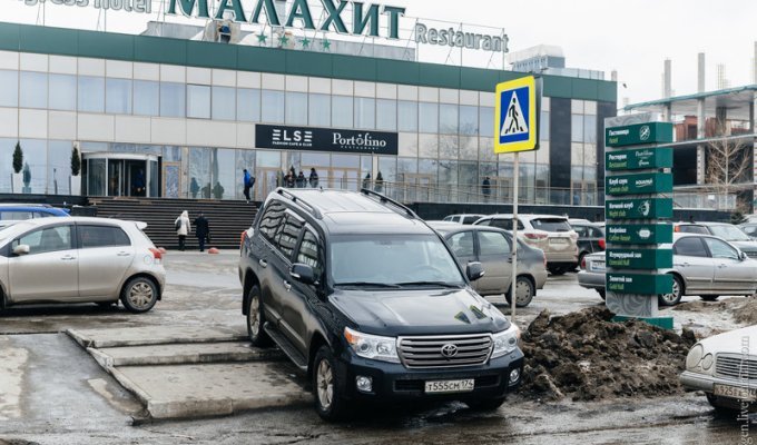 Гениальные водители парковки в Челябинске (8 фото)