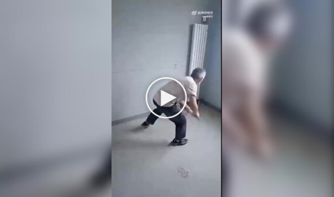 Строитель разобрал выполненный им ремонт из-за невыплаты зарплаты