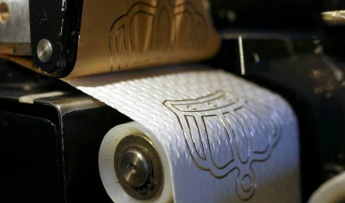 Самая гламурная и дорогая туалетная бумага в мире (3 фото)