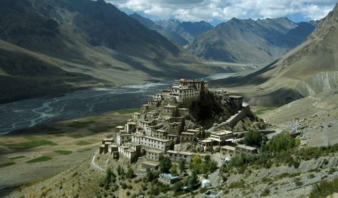 Тибетский монастырь-крепость Ки Гомпа (29 фото)