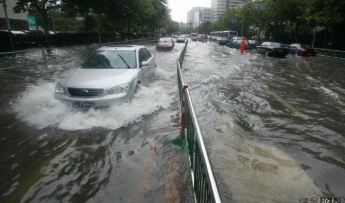 Потоп в Китае (8 фотографий)