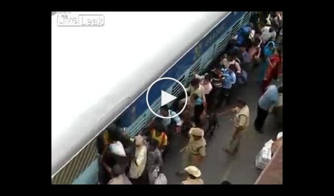 Посадка на поезд в Индии