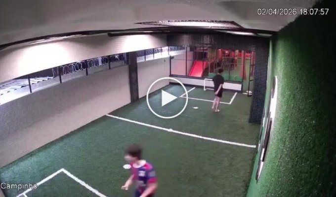 Подросток едва не погиб от удара током — друг спас его ценой риска для собственной жизни