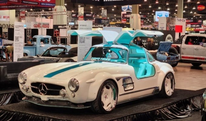 The Tesla Model 3 electric car was dressed in the body of a Mercedes-Benz 300 SL Gullwing (5 photos)