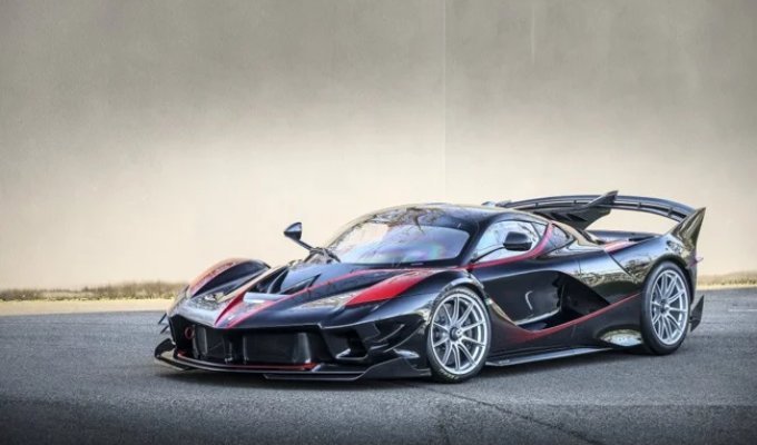 Редчайшая Ferrari FXX K Evo с пробегом менее 100 километров уйдёт с молотка (10 фото)