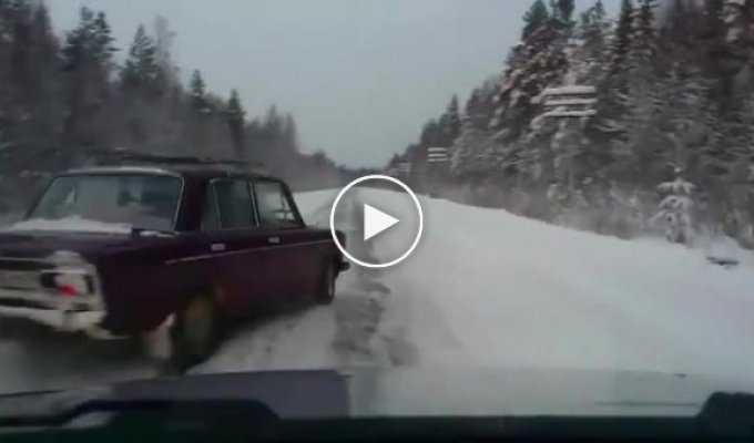 Сумасшедший водитель хотел обогнать по льду